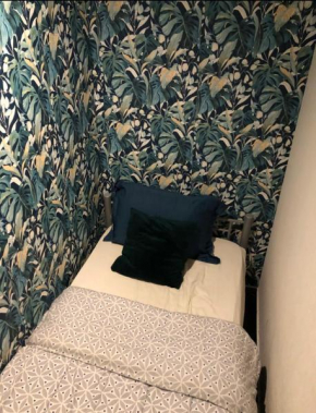 Very Small Private room 100cmx200cm only for sleep 7pm-11am NO KEY